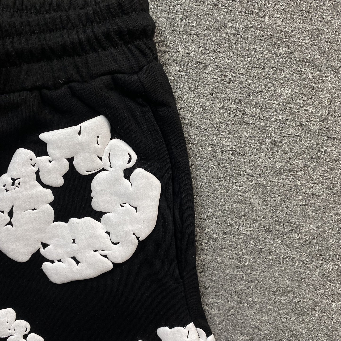 DENIM TEARS COTTON WREATH SHORTS MONOCHROME BLACK