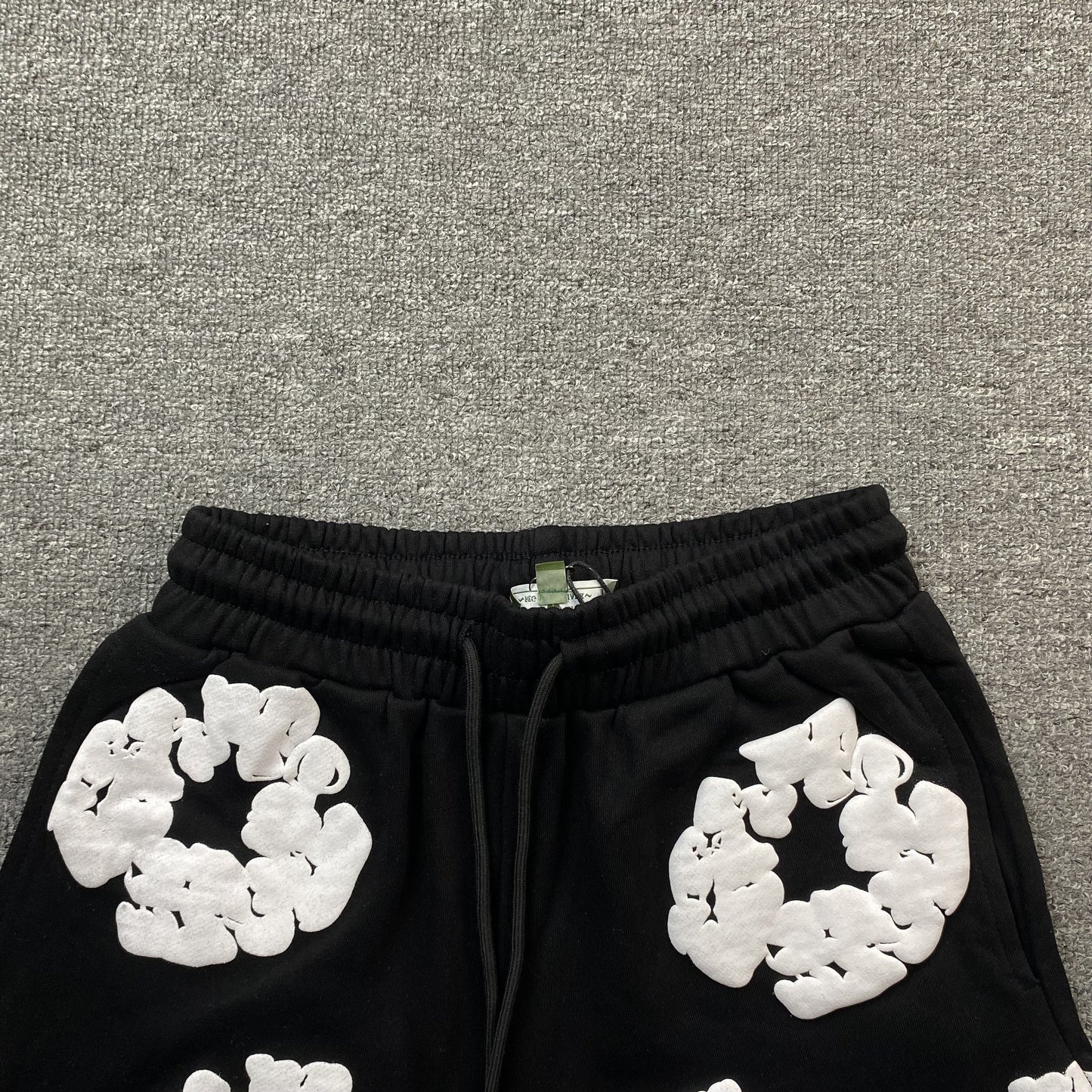 DENIM TEARS COTTON WREATH SHORTS MONOCHROME BLACK